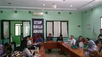 Komnas PA menemui orangtua korban vaksin palsu (Nanda Perdana Putra/Liputan6.com)