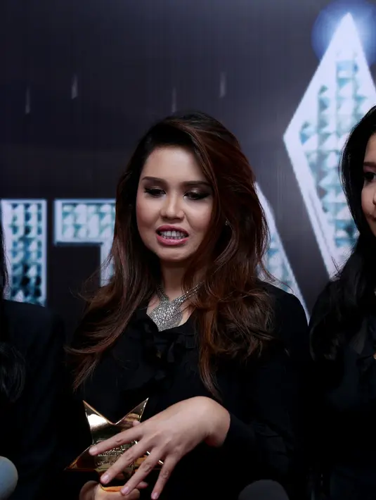 Tak jarang pula, mereka menghindari untuk mendengar lagu 'Ayah'. 'Karena sedih terus,' imbuh Cindy.(Andy Masela/Bintang.com)