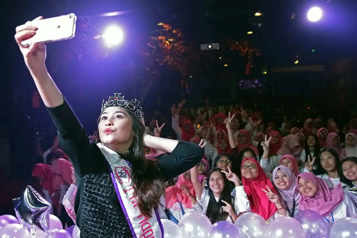 [Bintang] Prilly Latuconsina Ultah