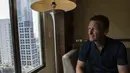 Teddy Sheringham berpose saat interview di Hotel Ayana MidPlaza, Jakarta, Jumat (4/5/2018). Mantan pemain Timnas Inggris ini pada kariernya pernah membela Tottenham dan Manchester United. (Bola.com/Vitalis Yogi Trisna)