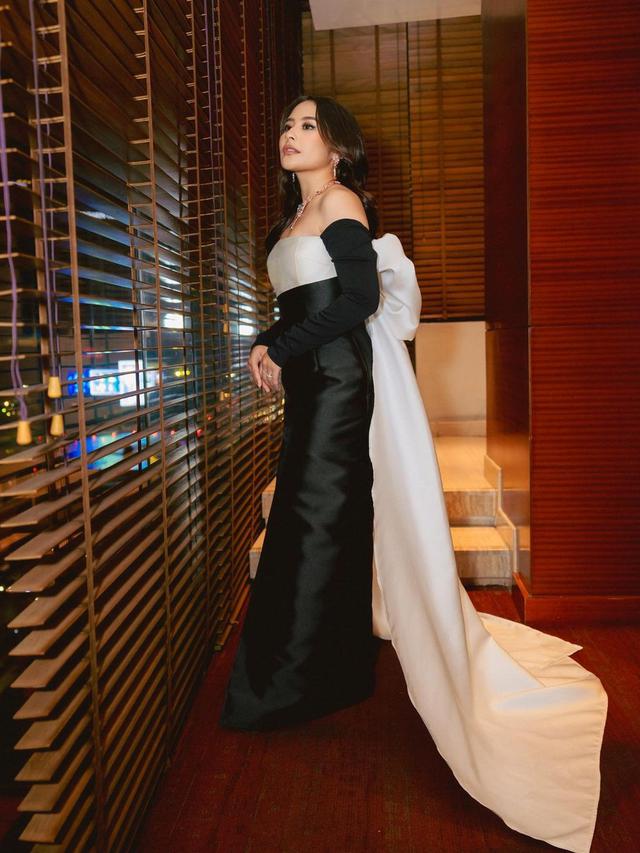 Adu Akting, Ini 7 Potret Prilly Latuconsina Bareng Refal Hady yang Bikin Baper