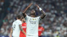 Negosiasi kontrak baru Vinicius Jr dengan Real Madrid menemui jalan buntu. Meskipun begitu, ia tetap tampil dalam laga pembuka musim baru Liga Spanyol 2025/2026 melawan Osasuna, Selasa (19/08/2025) waktu setempat. (AFP/Thomas Coex)