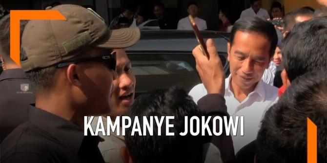 VIDEO: Teriakan Warga Cirebon Saat Jokowi Keluar dari Hotel