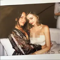 Potret pesta pertunangan Miranda Kerr dengan Evan Spiegel. (via. Hollywoodlife)