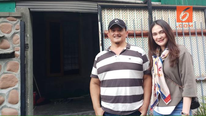 Luna Maya bersama mantan suami Suzzanna di Magelang, Jawa Tengah. (Rizky Aditya Saputra/Liputan6.com)