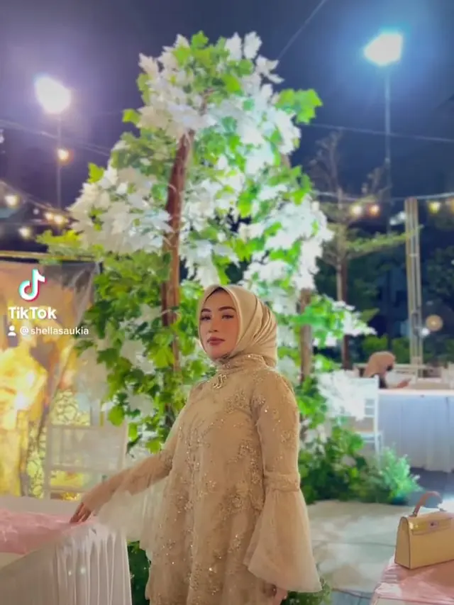 Selebgram Shella Saukia