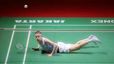 Pebulutangkis tunggal putra Denmark, Anders Antonsen berusaha mengembalikan kok pada laga final Indonesia Masters 2024 melawan pebulutangkis tunggal putra Kanada, Brian Yang di Istora Senayan, Jakarta, Minggu (28/01/2024). (Bola.com/Bagaskara Lazuardi)