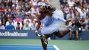 Di sini terlihat Serena Williams mengenakan seragam tenis Off-WhiteXNike rancangan Virgil Abloh, lengkap dengan rok tutunya, di U.S. Open 2018. Foto: Forbes.