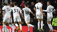 Perayaan gol pertama Burnley yang dicetak Ashley Barnes (51’) pada laga lanjutan Premier League berlangsung di stadion Old Trafford, Manchester, Rabu (30/1). Man United ditahan imbang 2-2 kontra Burnley. (AFP/Paul Ellis)