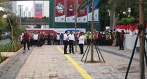 Presiden Jokowi meninjau trotoar Jalan Sudirman, Jakarta Pusat didampingi Gubernur DKI Jakarta Anies Baswedan dan Menteri PUPR Basuki Hadimuljono, Kamis (2/8/2018). (Liputan6.com/Hanz Jimenez salim)