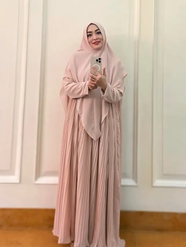 Model Gamis Pilihan Angelina Sondakh/Foto via Instagram @angelinasondakh09
