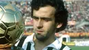 Kemampuan Michel Platini diakui dengan raihan tiga trofi Ballon d’Or pada 1983, 1984, 1985. (http://enlazonatecnica.mx)