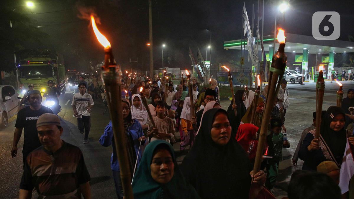 Sambut Ramadan 1446 H, Warga Lakukan Pawai Obor