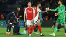 Raut kecewa pemain Arsenal, Declan Rice saat timnya kalah dari PSG dalam laga leg 2 semifinal Liga Champions 2024/2025 di Parc des Princes, Paris, Prancis, Rabu (07/05/2025) waktu setempat. (AFP/Thomas Samson)