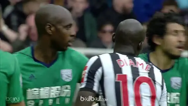 Darren Moore meneruskan magisnya semenjak menukangi West Brom dengan membawa tim yang saat ini berada di posisi juru kunci tersebu...