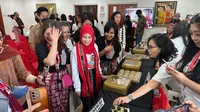 Istri calon presiden nomor urut 3Ganjar Pranowo, Siti Atikoh Ganjar sempat berbincang dan bahkan menghentikan materinya saat menghadiri Rapat Koordinasi Nasional (Rakornas) 2023 Perempuan Indonesia Pilih Ganjar (PIJAR). (Foto: Dokumentasi Nanda Perdana/Liputan6.com).