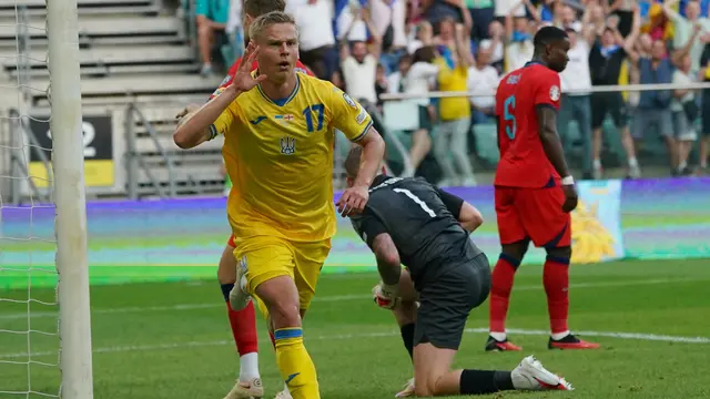 Zinchenko merayakan gol ke gawang Inggris di Kualifikasi Piala Eropa 2024