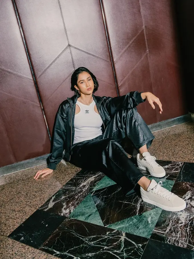 Inspirasi outfit boyish dari Aghniny Haque untuk kamu.