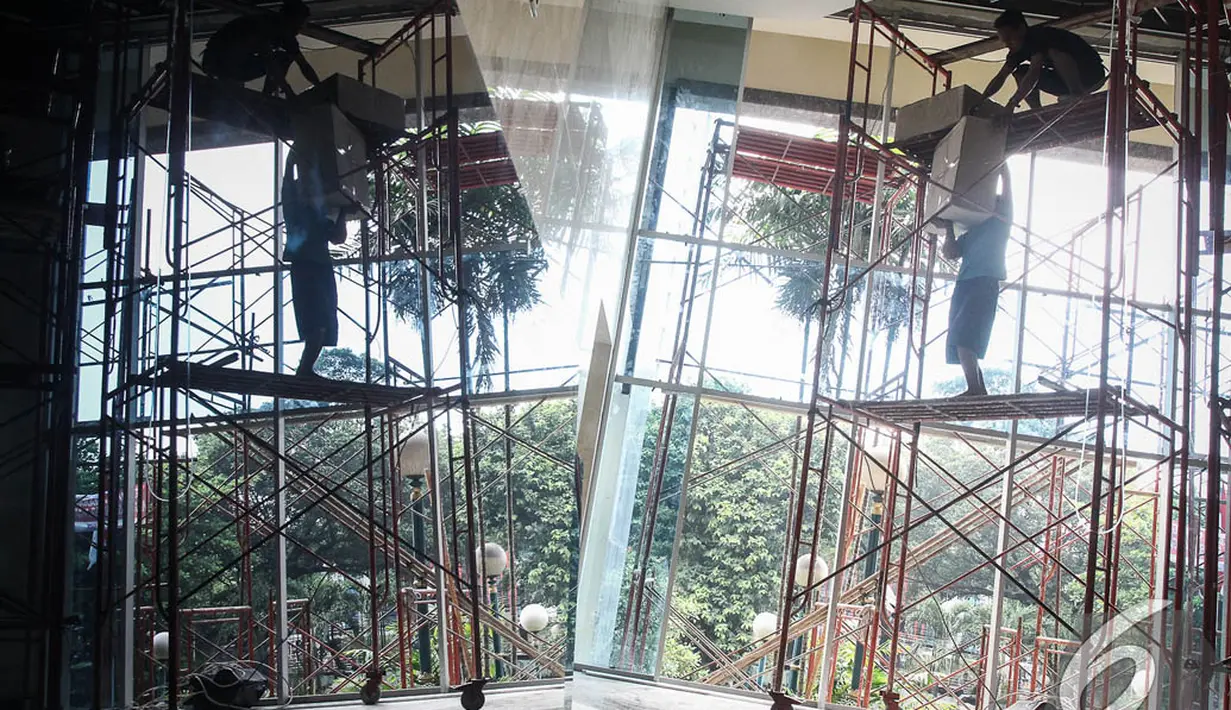 Renovasi Gedung DPRD DKI Jakarta terus dikebut. Foto diambil pada Jumat (14/11/2014). (Liputan6.com/Faizal Fanani)