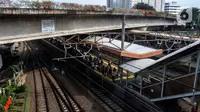 Stasiun Tanah Abang sendiri merupakan salah satu stasiun dengan intensitas tertinggi di ibu kota setelah Stasiun Manggarai dan Bogor. (Liputan6.com/Johan Tallo)