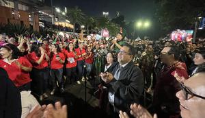 Wakil Gubernur (Wagub) DKI Jakarta Rano Karno saat menutup rangkaian Christmas Carol Colossal pada Selasa (23/12/2025). (Liputan6.com/Winda Nelfira)