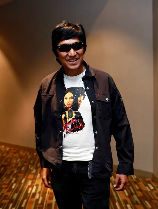 Di film ‘Bidadari Terakhir’ ini Ikang yang berprofesi sebagai PNS selalu menanamkan pola pikir kepada anaknya agar rajin belajar demi mendapatkan karir cemerlang di kemudian hari, tidak mentok seperti dirinya. (Wimbarsana/Bintang.com)