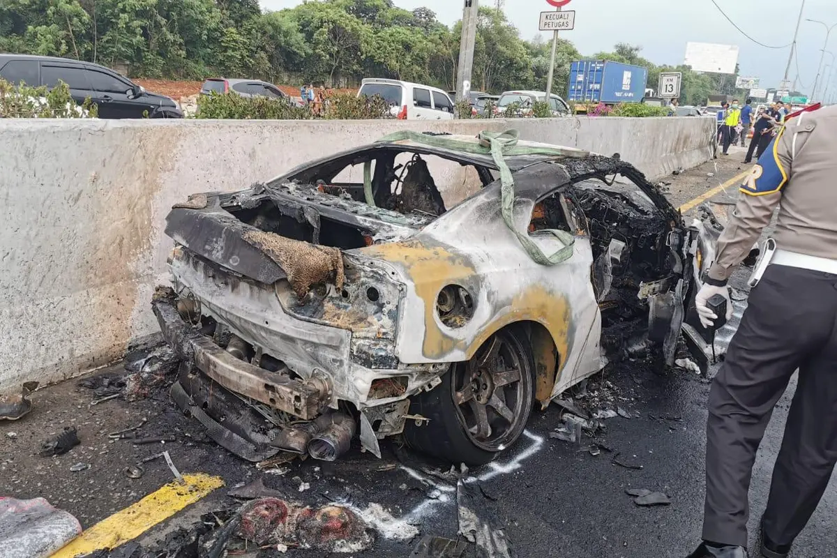 Penampakan mobil yang dikendarai Wakil Jaksa Agung Arminsyah.