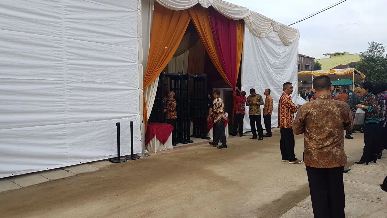 Pasukan Berbatik Jaga Lokasi unduh mantu Kahiyang Ayu.