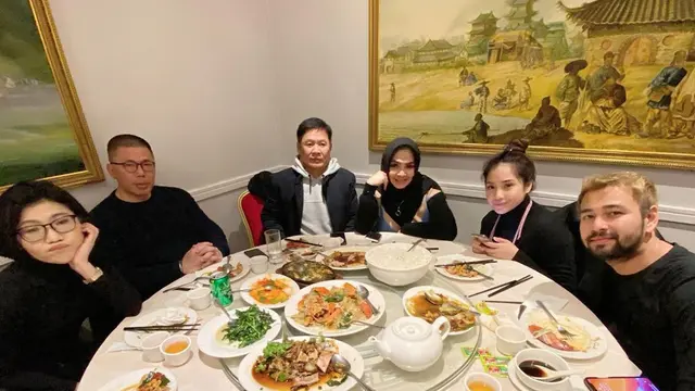 Jarang Tersorot, Ini 6 Potret Kebersamaan Nagita Slavina dengan Ayah Tirinya