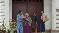 Serial HBO Asia Folklore Season 2 episode Grandma's Kiss yang dibintangi Lydia Kandou, Ken Zuraida, dan artis Indonesia lain. (HBO Asia)