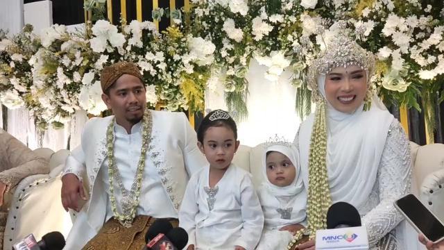 Fitri Tropica dan Irvan Hanafi Rayakan Ultah ke-10 Pernikahan, Suami ...