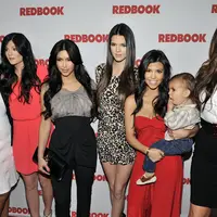 Seluruh keluarga Kardashian pun sangat bahagia dengan kehamilan Khloe Kardashian dan merasa ini adalah tahun terbaik. (TOBY CANHAM / GETTY IMAGES NORTH AMERICA / AFP)