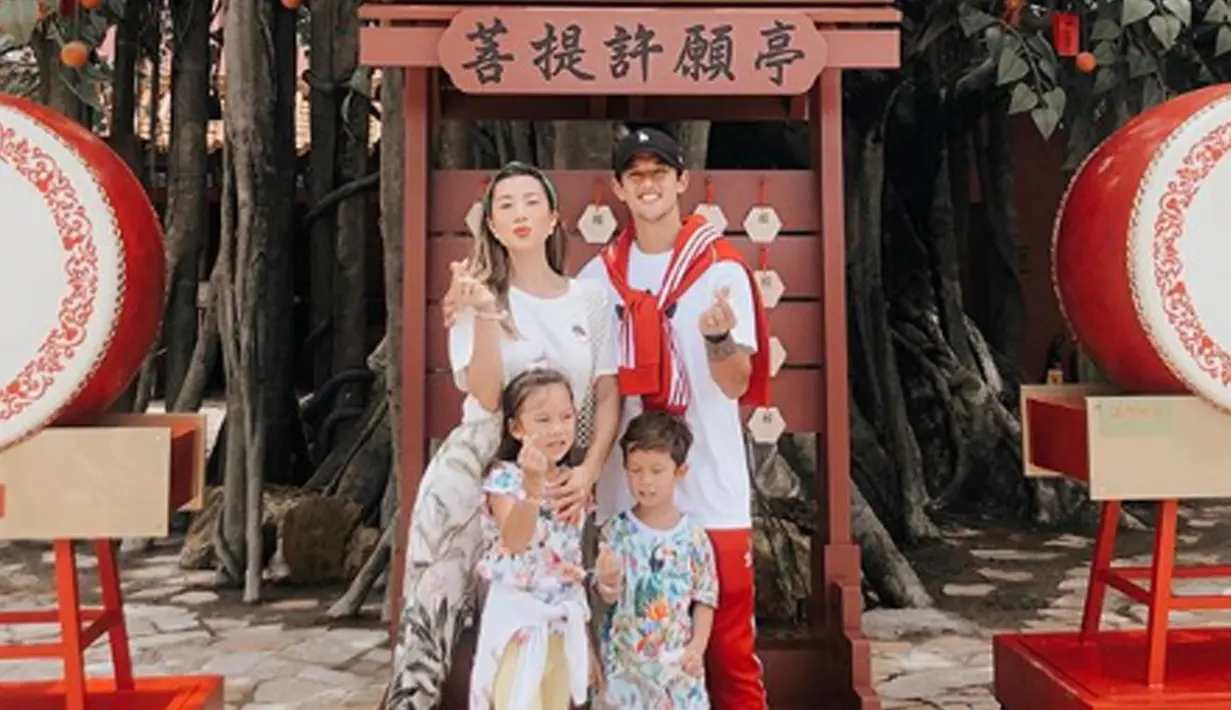 Jennifer dan Irfan kerap kali menikmati momen bersama kedua buah hatinya. (Liputan6.com/IG/jenniferbachdim)