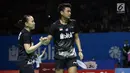 Pebulu tangkis ganda campuran Indonesia, Tontowi Ahmad/Winny Oktavina Kandow usai melawan Satwiksairaj Rankireddy/Ashwini Ponnappa (India) di di Babak 32 besar Indonesia Open 2019 di Istora Senayan, Jakarta, Rabu (17/7/2019). Tontowi/Winny unggul 21-13, 21-11. (Liputan6.com/Helmi Fitrhiansyah)