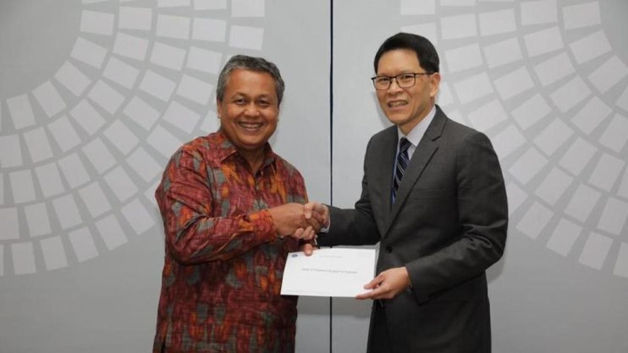 Bank Sentral Thailand (Bank of Thailand - BoT) menyerahkan bantuan untuk korban bencana alam di Indonesia. (Dok BI)