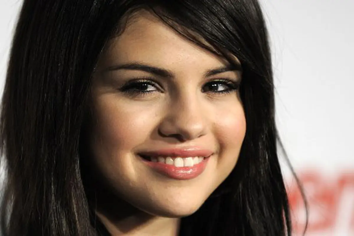 Kembali Dekat,Selena Gomez Kirim Foto Telanjang ke Justin Bieber?