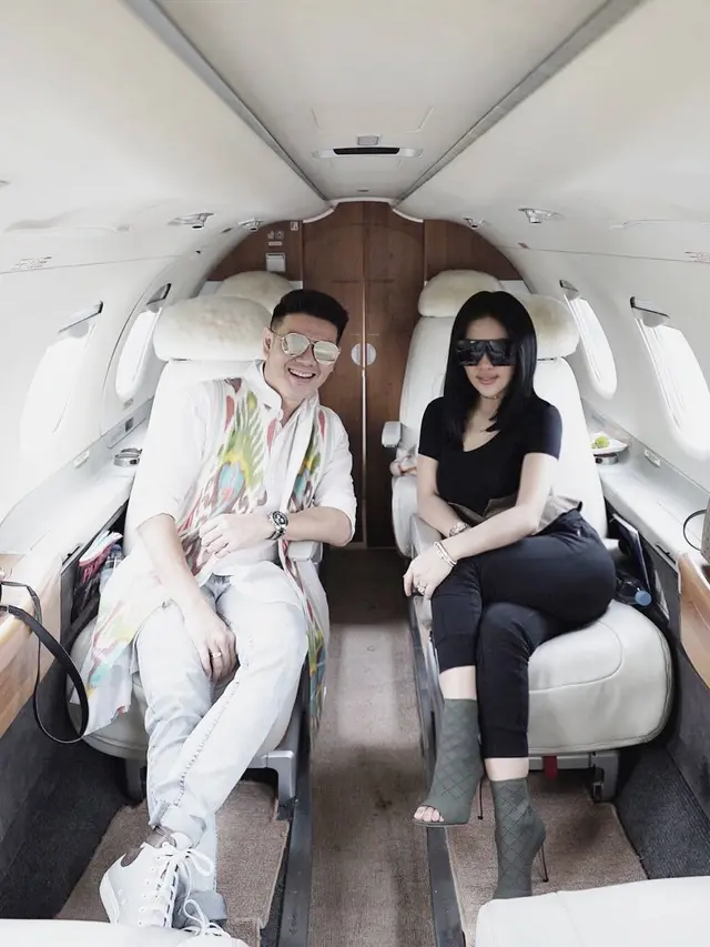 Syahrini dan Danny