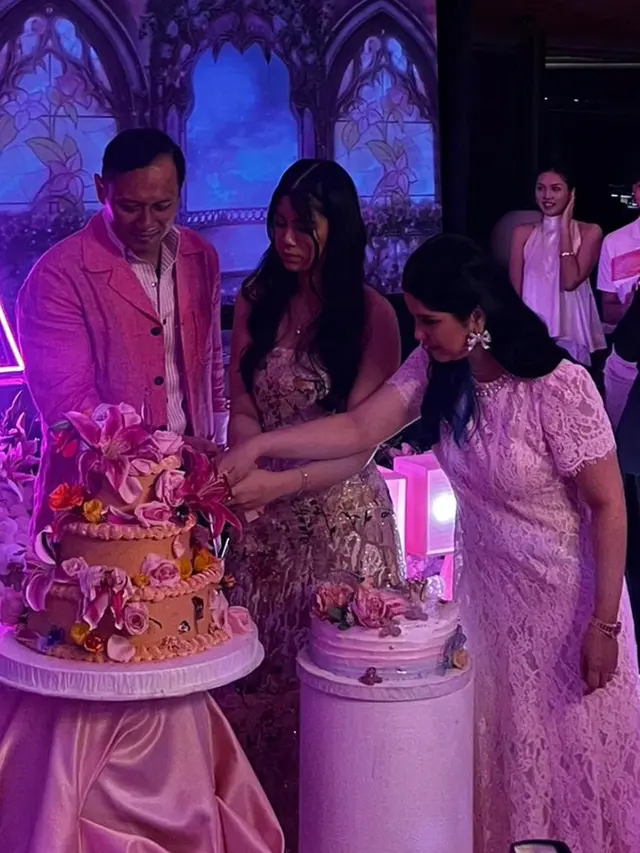 Almira Yudhoyono saat Pesta Ulang Tahun Sweet Seventeen. [@anayuking]