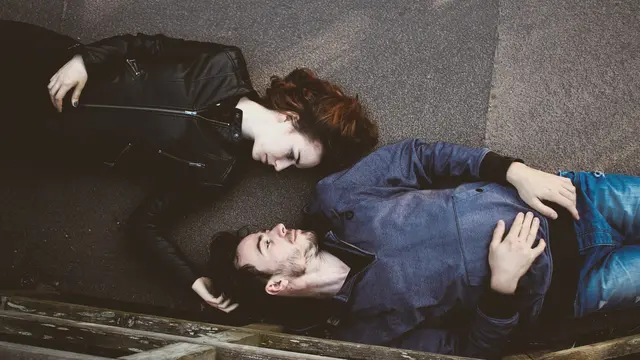 Tips Hadapi Pacar yang Cemburu akan Kedekatanmu dengan Teman Cowok