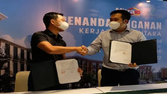 Mitra10, entitas anak PT Catur Sentosa Adiprana Tbk (CSAP) menandatangani perjanjian MoU untuk akuisisi lahan di Shila, Sawangan pada Senin, (13/6/2022) (Dok: Mitra10)