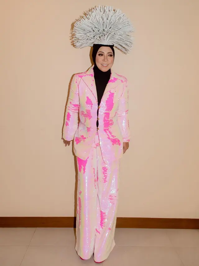 Makin Langsing, Ini 7 POtret Terbaru Melly Goeslaw yang Curi Perhatian