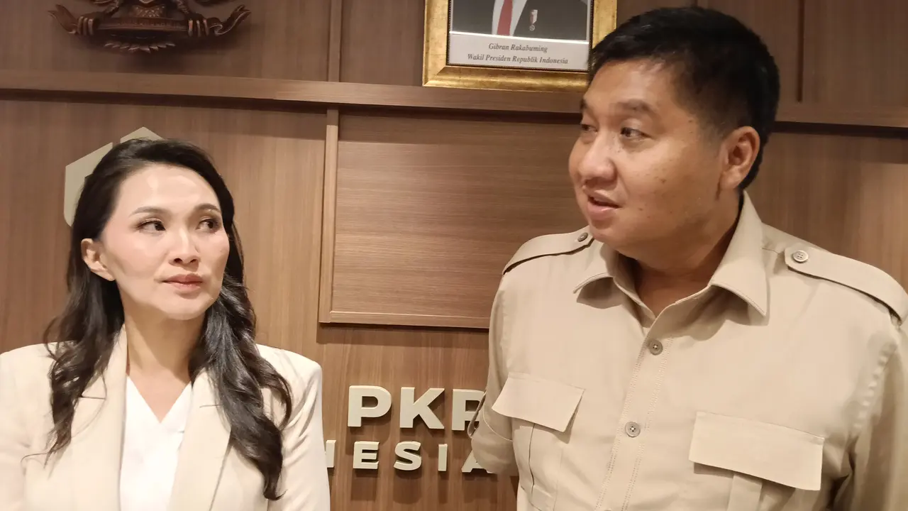 Menteri Perumahan dan Kawasan Permukiman (PKP), Maruarar Sirait menerima kunjungan dari Gubernur Maluku Utara, Sherly Tjoanda Laos di ruang kerja Menteri PKP. (Foto: Liputan6.com/Maulandy R)