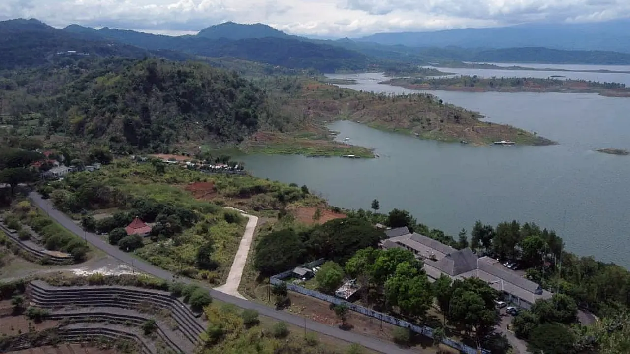Kementerian PUPR akan menanami area sabuk hijau bendungan dengan berbagai pohon bernilai ekonomis. Salah satunya adalah Bendungan Jatigede dan Bendungan Cipanas di Kabupaten Sumedang, Jawa Barat. (Dok PUPR)