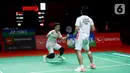 Ganda putra Indonesia, Leo Rolly Carnando/Daniel Marthin, merayakan kemenangan setelah menaklukkan wakil Jepang, Takuro Hoki/Yugo Kobayashi pada laga semifinal Indonesia Masters 2023 di Istora Senayan, Jakarta, Sabtu (28/1/2023). Wakil Indonesia itu menang dengan skor 18-21, 21-17, 21-3. (Bola.com/M Iqbal Ichsan)