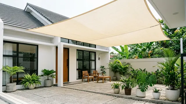Desain Halaman Rumah Tanpa Tanah Terbuka yang Tetap Sejuk