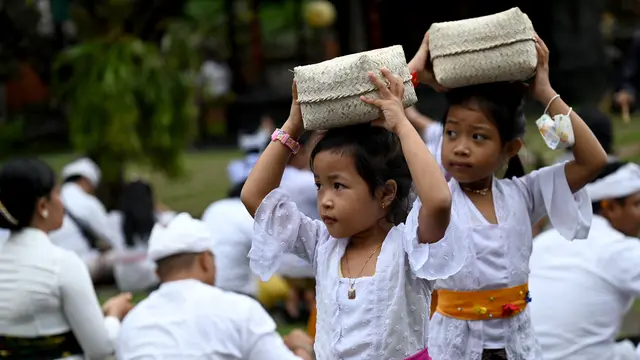 HARI RAYA GALUNGAN DI BALI