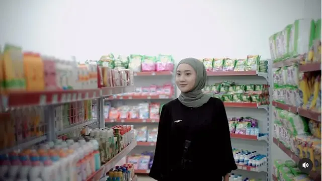 7 Potret Yeni Inka Resmikan Bisnis Minimarket Pribadi, Banjir Doa