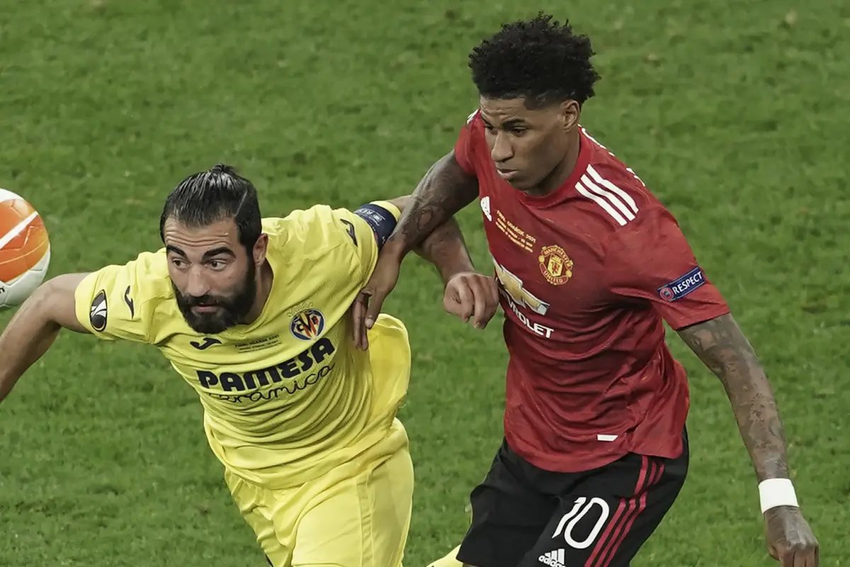 FOTO: Penalti De Gea Gagal, Villarreal Juara Liga Europa 2020/2021 usai Tundukkan Manchester United 12-11 - Marcus Rashford; Raul Albiol