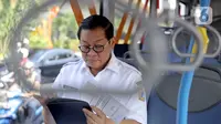 Menggunakan transportasi umum, Pramono Anung berangkat dari rumah dinasnya di sekitaran Taman Surapati, Jakarta Pusat menuju kawasan Matraman di Jakarta Timur. (Liputan6.com/Herman Zakharia)