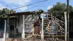 Foto menunjukkan kondisi rumah yang rusak setelah guncangan gempa bumi berkekuatan 6,5 magnitudo di komunitas San Marcos, negara bagian Guerrero, Meksiko pada Jumat 2 Januari 2026. Gempa bumi berkekuatan 6,5 magnitudo yang mengguncang Mexico City, Jumat (2/1/2026) waktu setempat. (Francisco ROBLES/AFP)